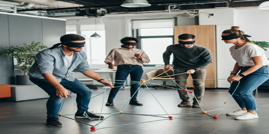 Blind Polygon Game for Teams